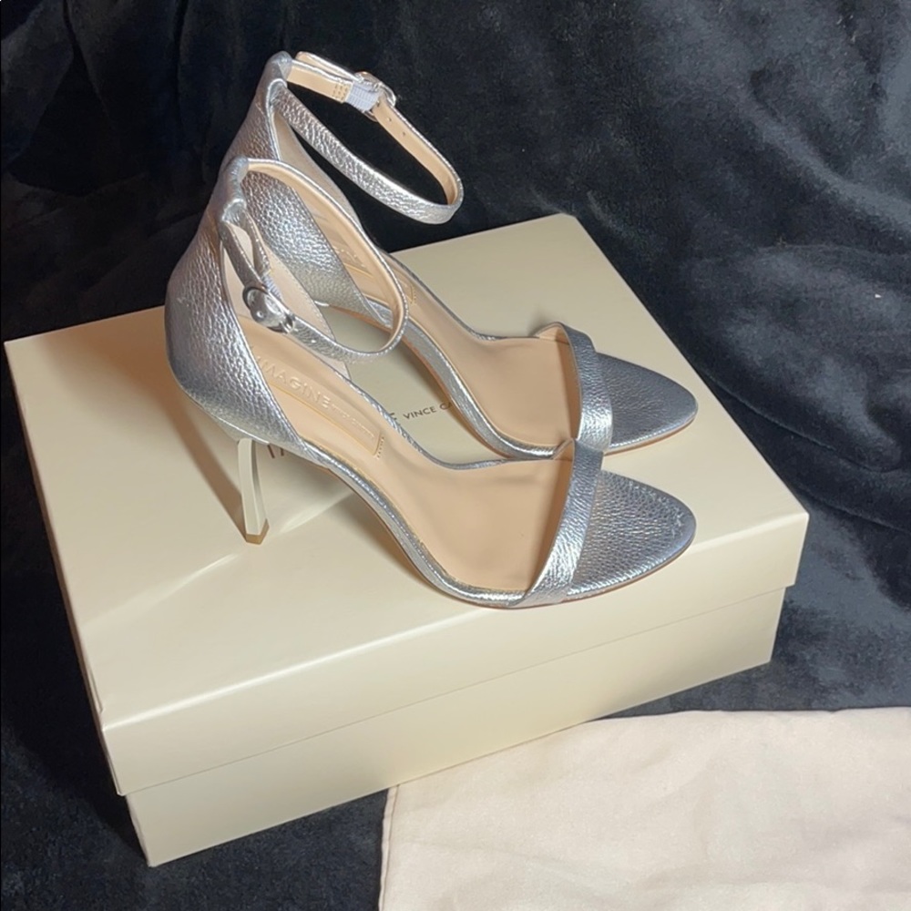 NWT Imagine by Vince Camuto